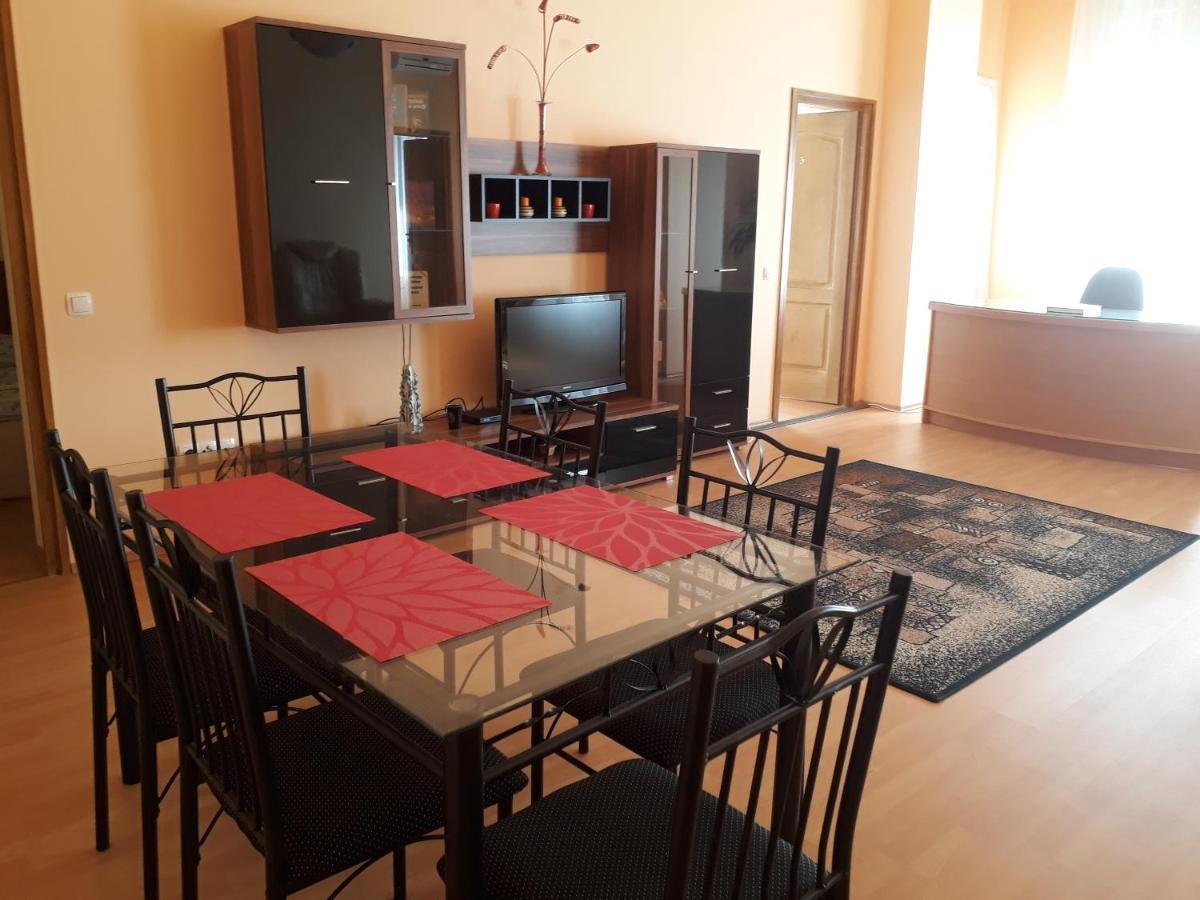 Piac Utcai Apartman Debrecen Buitenkant foto
