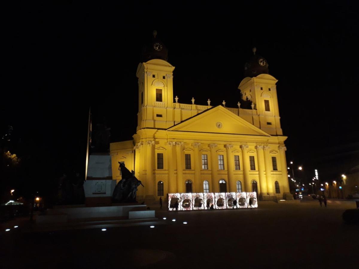 Piac Utcai Apartman Debrecen Buitenkant foto