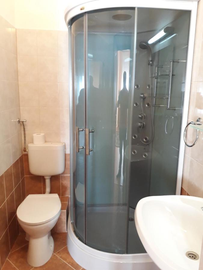Piac Utcai Apartman Debrecen Buitenkant foto