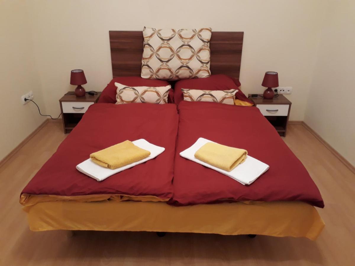 Piac Utcai Apartman Debrecen Buitenkant foto