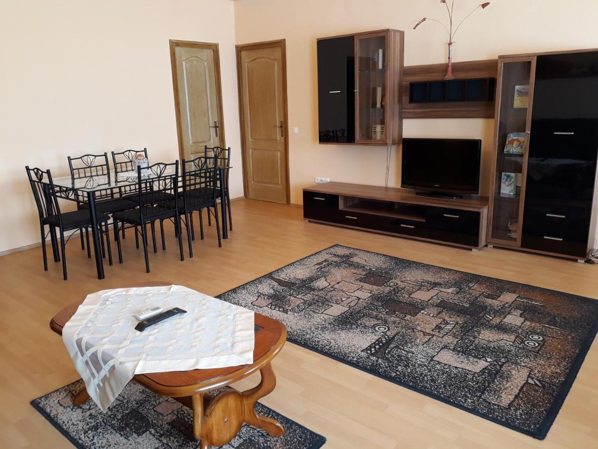 Piac Utcai Apartman Debrecen Buitenkant foto